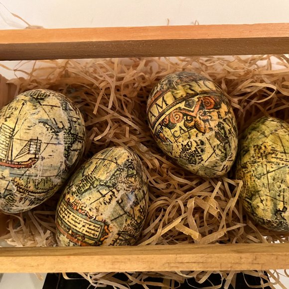 Unique Découpage Eggs - Vintage Maps - Picture 6 of 7